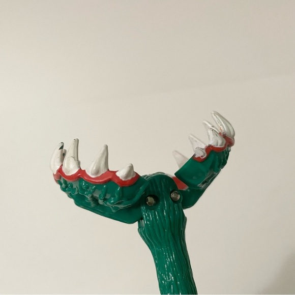 Vtg Batman Animated Series Poison Ivy Snapping Venus Flytrap Weapon Accessory - Picture 5 of 9